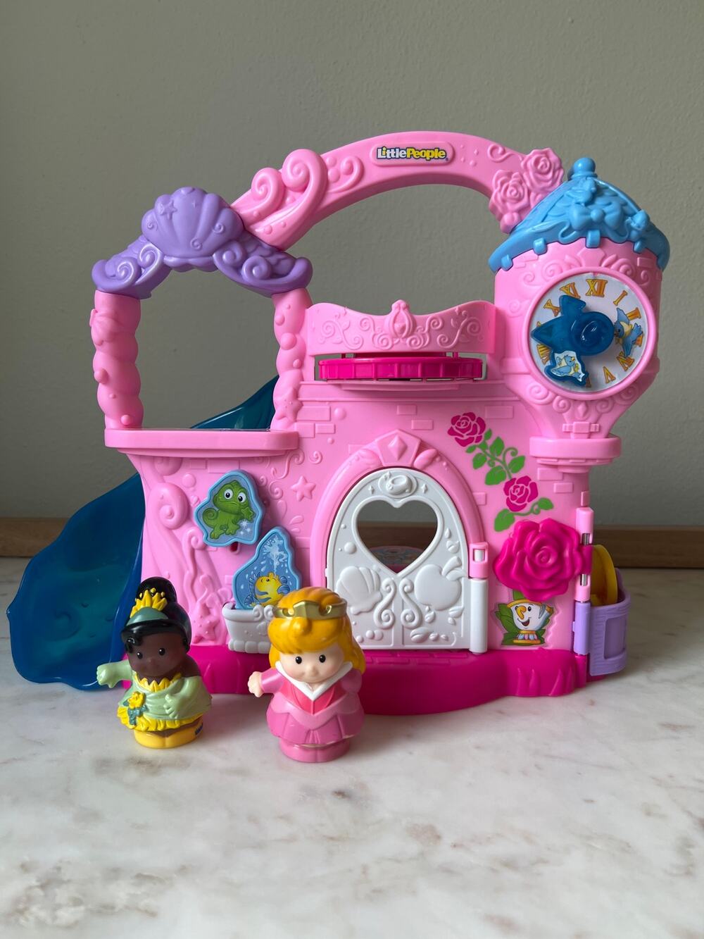 Play and Go Castle Disney Princess Little People 
Fisher-Price and 2 Figures